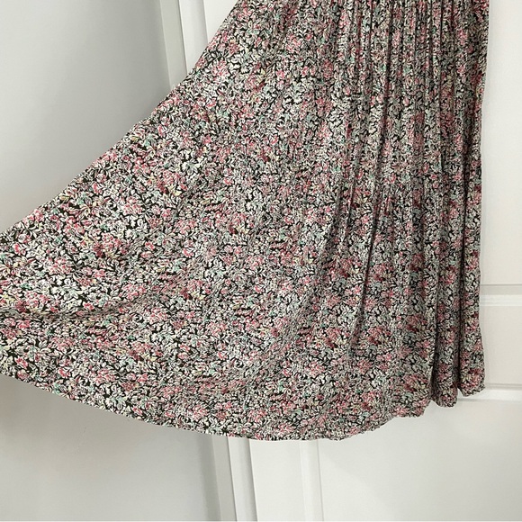 NATURAL LIFE Pink and Green Floral Maxi
Skirt Smocked Waist Flowy Boho Hippie. 1 - Picture 6 of 9